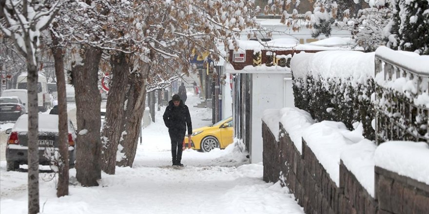 Doğu Anadolu'da 5 ilde kar yağışı devam ediyor