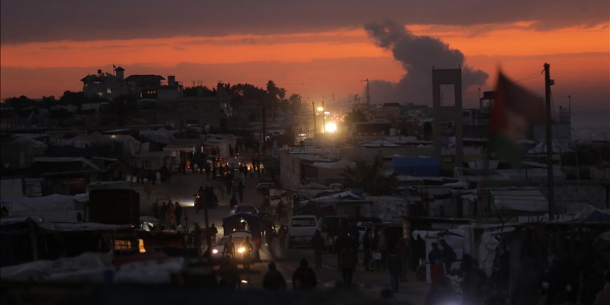 İsrail'in Gazze'nin güneyinde sığınmacıların kaldığı çadırı bombalaması sonucu 4 kişi öldü