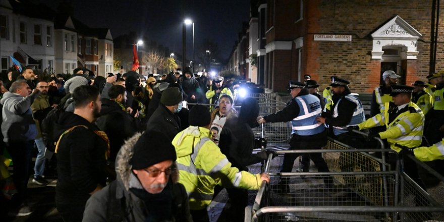 Londra'da terör örgütü PKK yandaşları, eylemlerinin ikinci gününde de polisle çatıştı