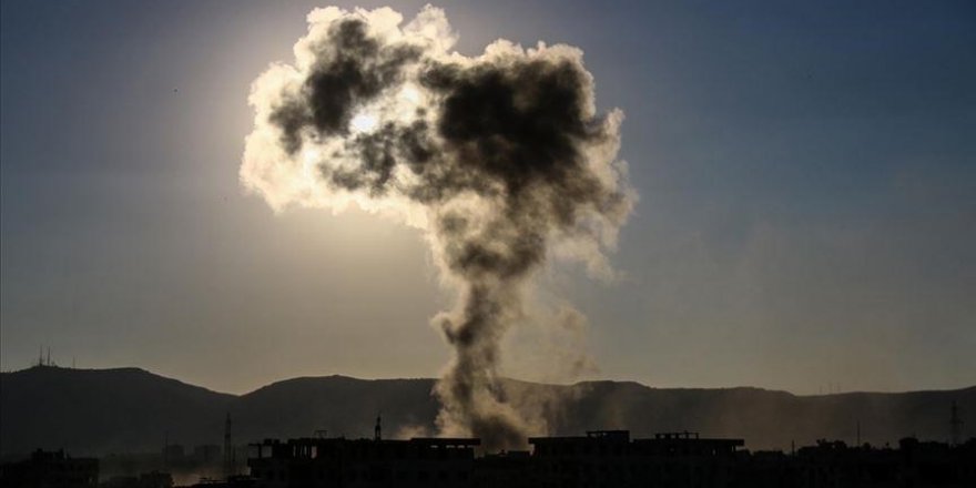 Rus uçakları, Halep kent merkezinin ana meydanı Sadallah El-Cabiri'ye saldırı düzenledi