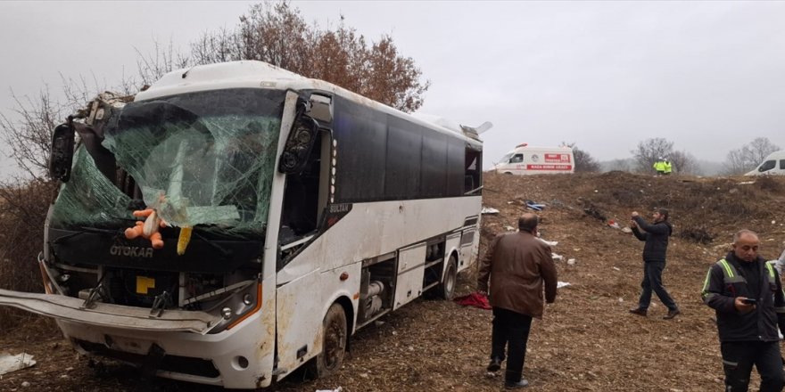 Kütahya'da şarampole savrulan işçi servisindeki 1 kişi öldü, 7 kişi yaralandı