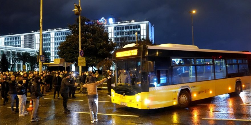 İETT'ye bağlı özel halk otobüsü sahipleri, Saraçhane'de eylem yaptı