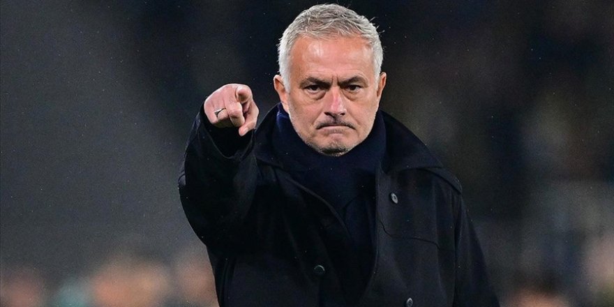 Fenerbahçe Teknik Direktörü Mourinho, sahada fenalaşan eski oyuncusu Bove'yi aradı