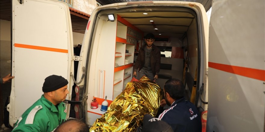 İsrail'in Gazze'de yerinden edilenlerin çadırlarını bombalaması sonucu 20 Filistinli öldü