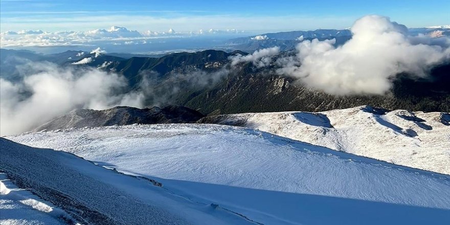 Antalya'nın yüksek kesimleri beyaza büründü