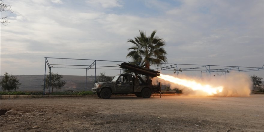 Hama'nın dış mahallelerine girmek isteyen rejim karşıtı gruplar ile rejim güçleri arasında şiddetli çatışmalar yaşanıyor