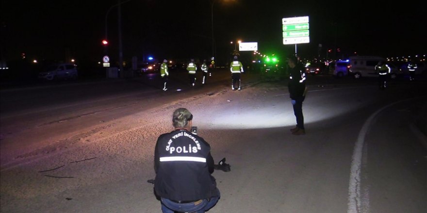 Adana'da uygulama noktasında otomobilin çarptığı polis şehit oldu