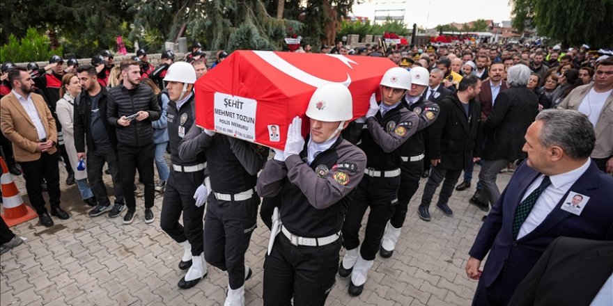 Şehit polis memuru Mehmet Tozun, İzmir'de son yolculuğuna uğurlandı