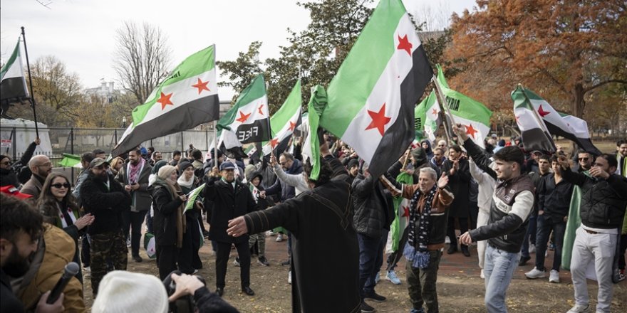 ABD'deki Suriyeliler, Beyaz Saray'ın önünde Esed rejimini protesto etti