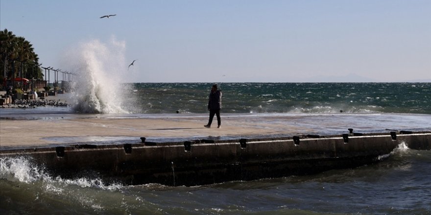 Marmara'nın güneyi, Ege, Batı Akdeniz ve Orta Karadeniz için fırtına uyarısı