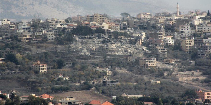 Lübnan'ın güneyinde İsrail'in çekildiği beldede 4 kişinin cesedi çıkarıldı