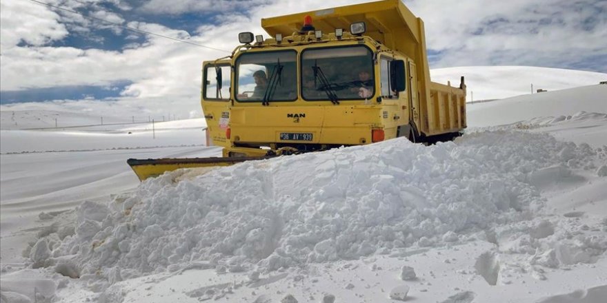 Erzurum ve Ardahan'da 27 yerleşim yerine ulaşım sağlanamıyor