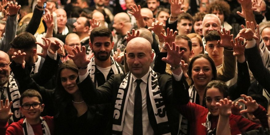 Beşiktaş Kulübü Başkanı Hüseyin Yücel, İzmir'de taraftar derneklerinin temsilcileriyle buluştu