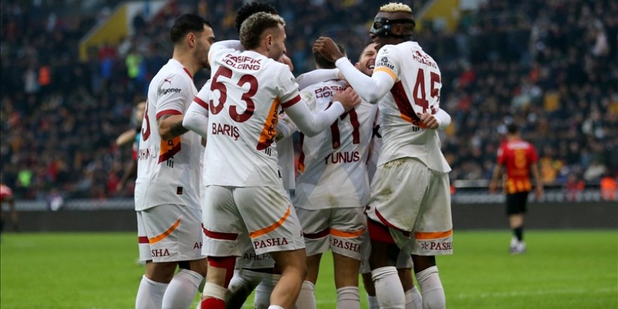 Kayserispor deplasmanından farklı galibiyetle dönen Galatasaray, zirvede puan farkını açtı