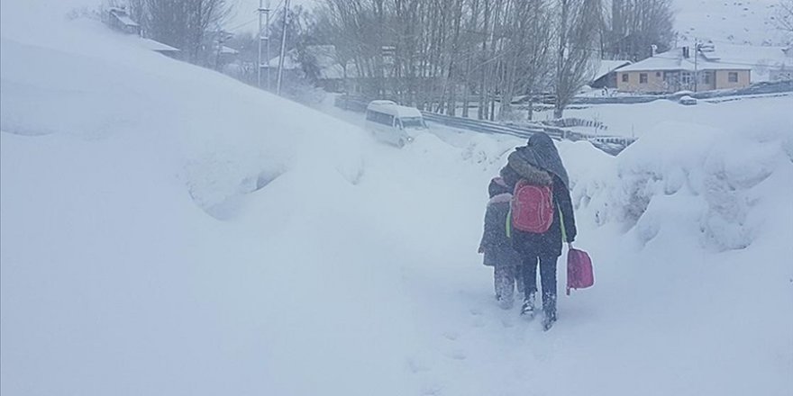 Bingöl ve Tunceli'de kar yağışı nedeniyle taşımalı eğitime 1 gün ara verildi