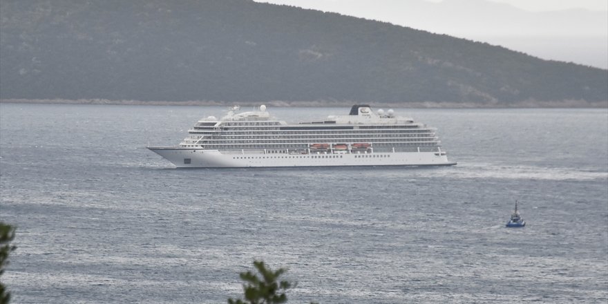 Norveç bayraklı kruvaziyer gemisi "Viking Orion" sezon hazırlığı için Bodrum'a demirledi