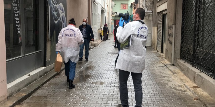 İzmir'de bir kişi evinde silahla başından vurulmuş halde bulundu