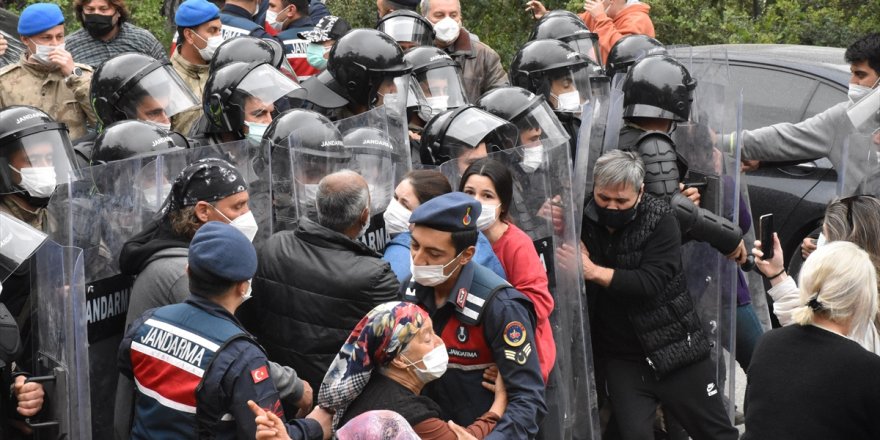 Muğla'da kaçak yapıların yıkımı sırasında gerginlik