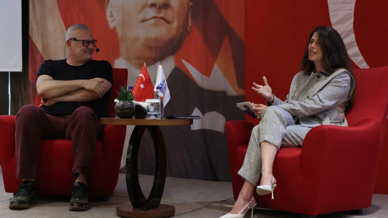 Levent Üzümcü, Çeşme’de ‘sanat ve yaşam’ üzerine konuştu