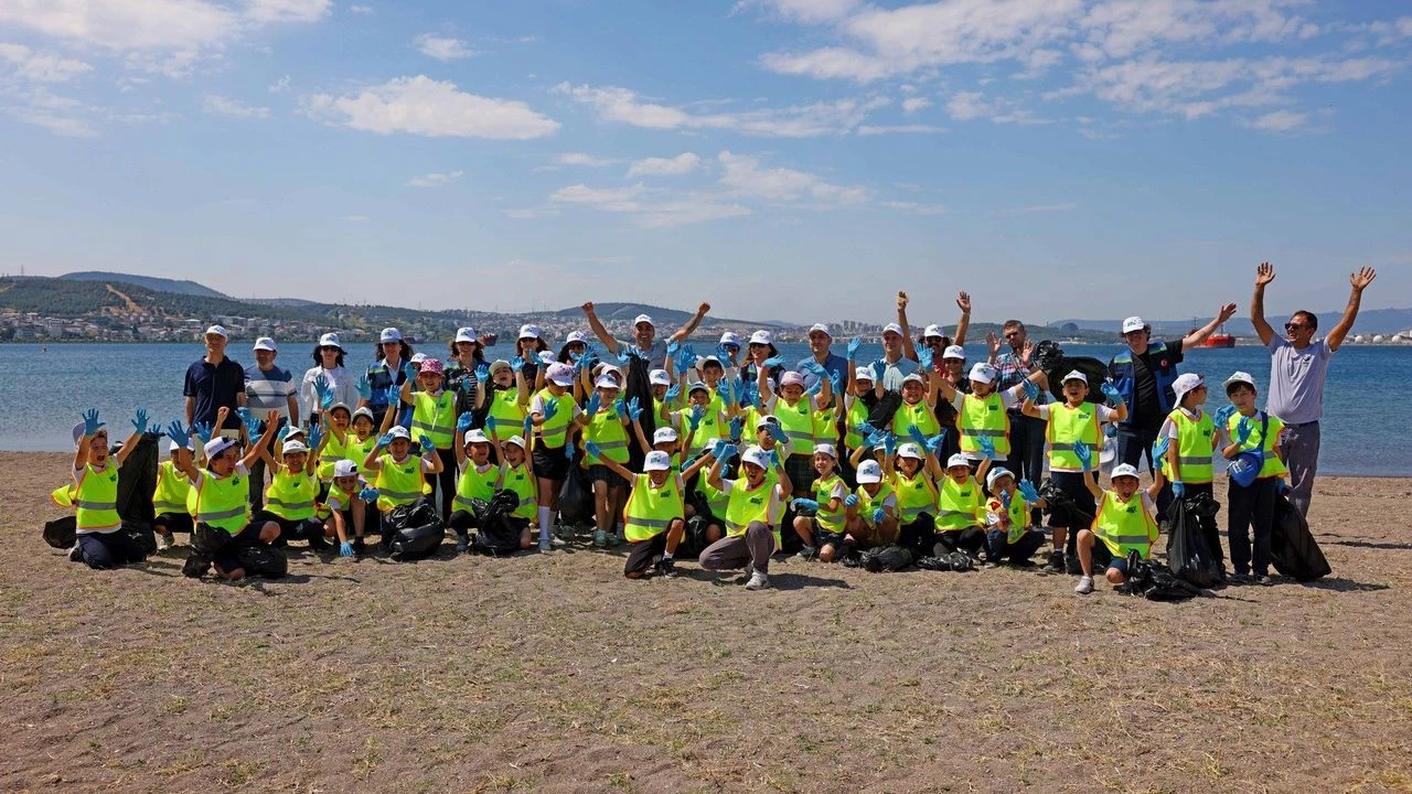 Aliağa’da öğrencilerden Çevre Günü etkinliği