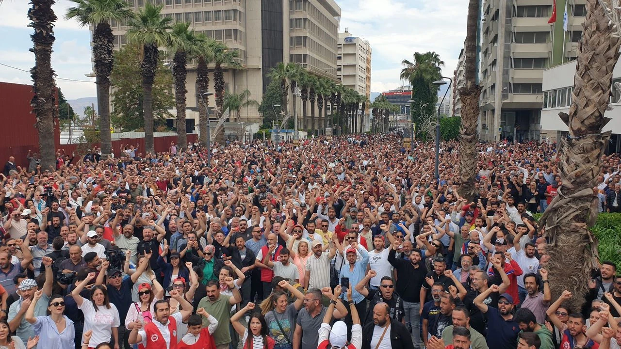 Üçüncü gün: Grevci işçiler İZSU önünde!