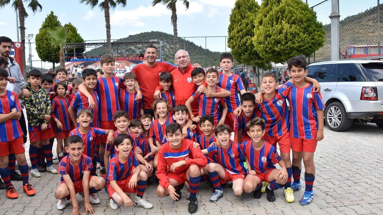 Özkan: Bu toprakların çocukları ile olmaya devam edeceğim