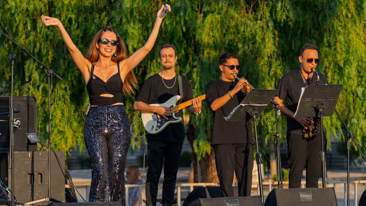 İzmirliler “Yaza Merhaba” dedi