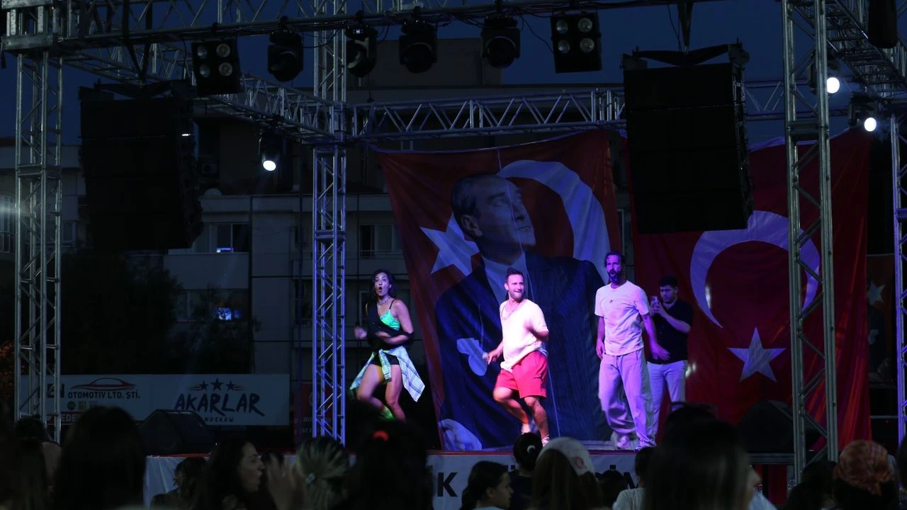 Dansın ve müziğin kalbi Çiğli’de attı