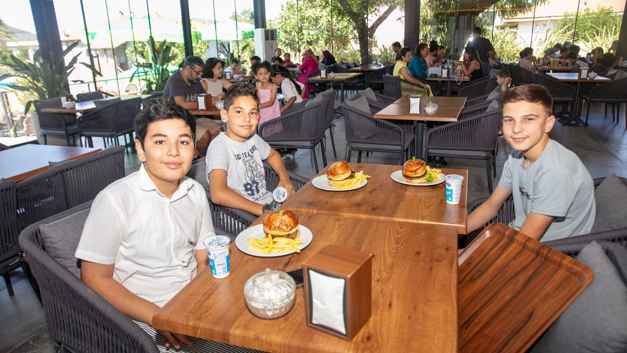 Güzelbahçe Belediyesi’nden öğrencilere sürpriz