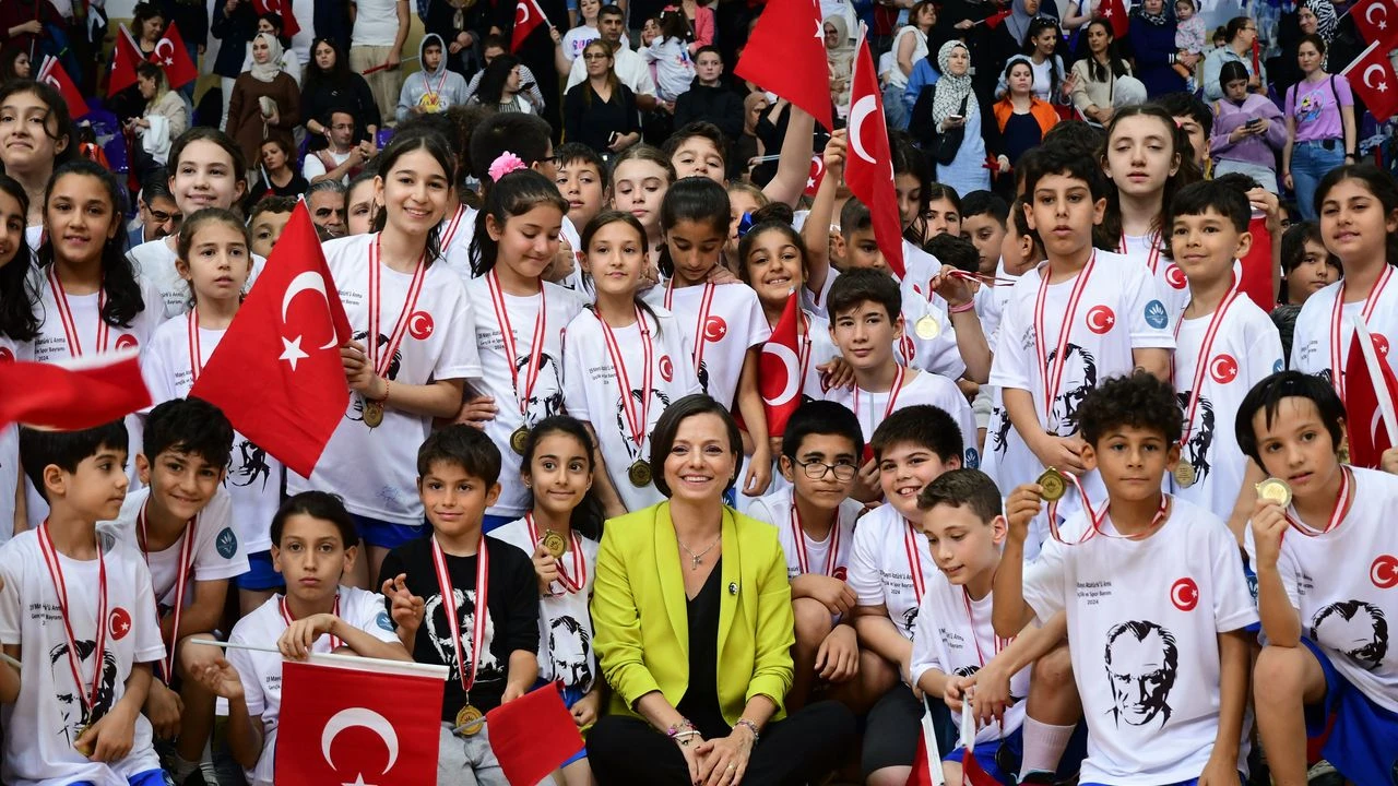 Karabağlar’da yaz sporla güzel