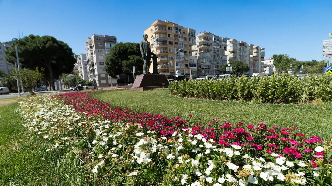 İzmir'e yaz dokunuşu
