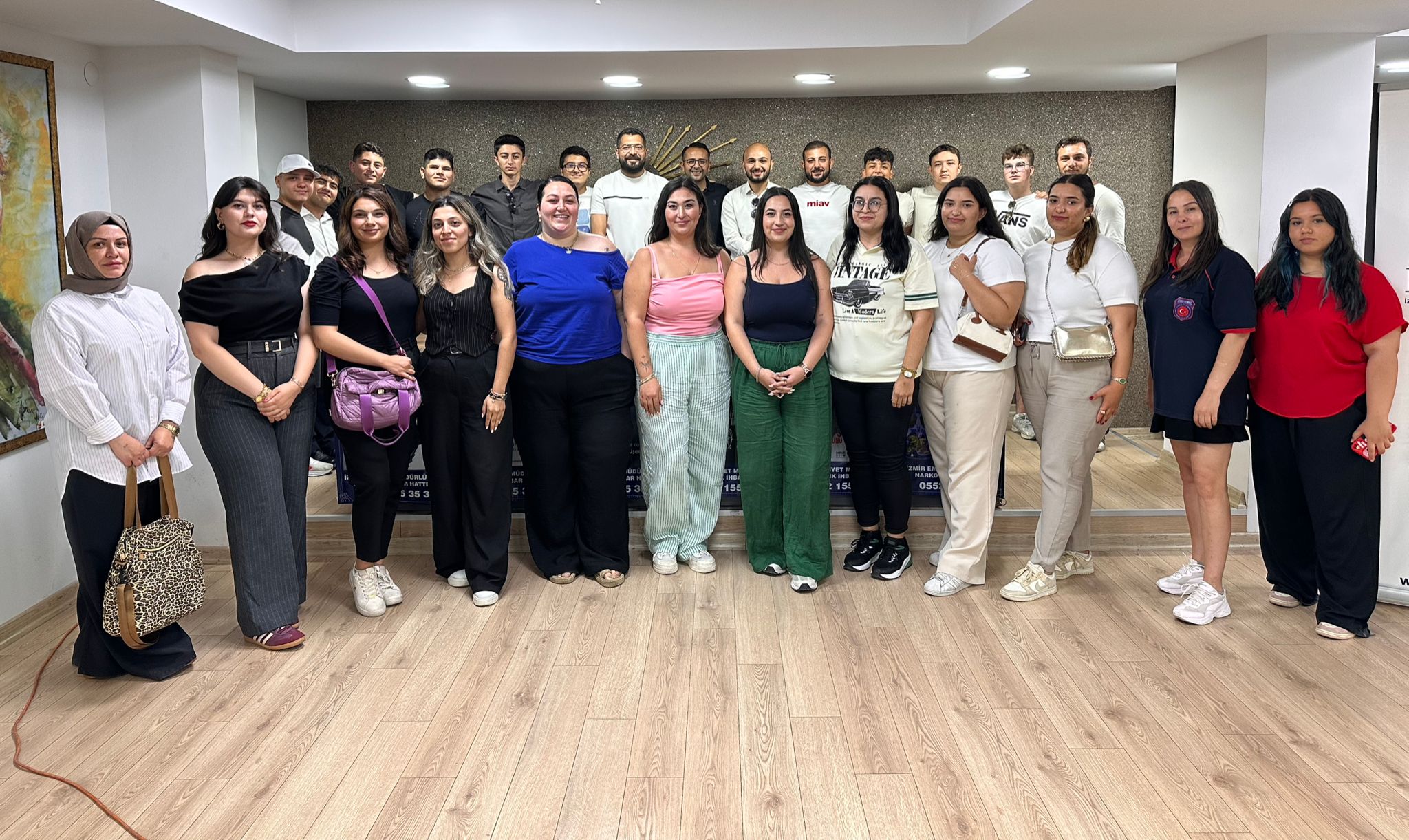 İzmirtumed ve CHP İzmir Gençlik Kolları’ndan Uyuşturucuyla Mücadelede Ortak Seminer