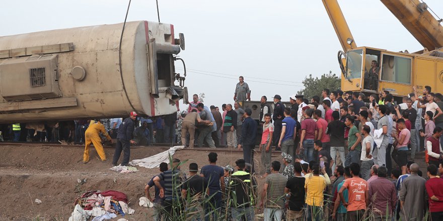 Mısır’daki tren kazasıyla ilgili 4 demiryolu çalışanı hakkında gözaltı kararı