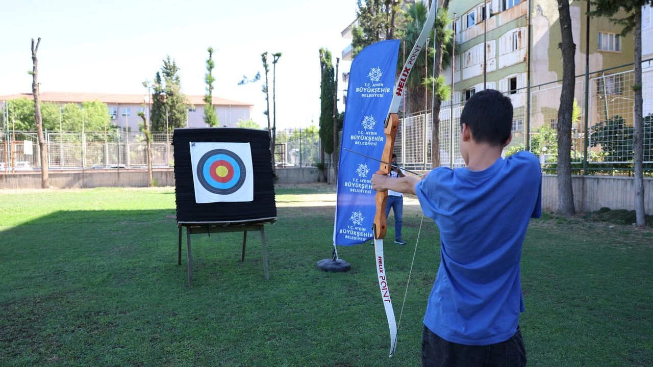Okçuluğa büyük ilgi: Başkan Çerçioğlu çocukları spora kazandırıyor