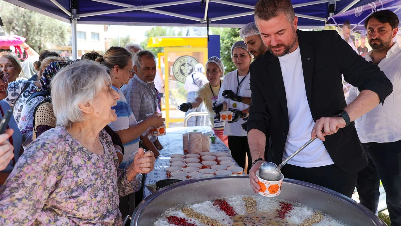 Başkan Duman'dan vatandaşlara aşure ikramı