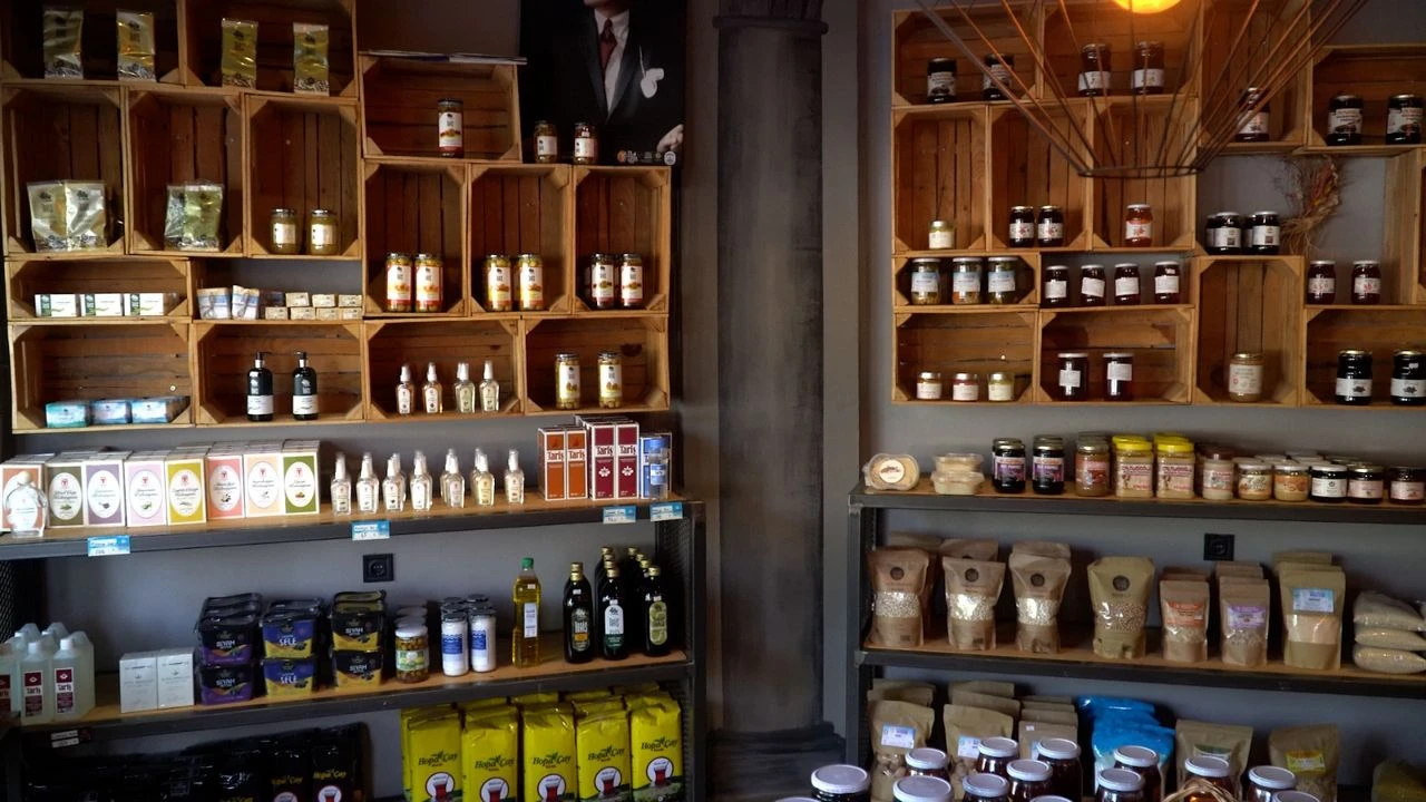 Efes Tarlası Bakkalı'ndan kadın üreticiye destek!