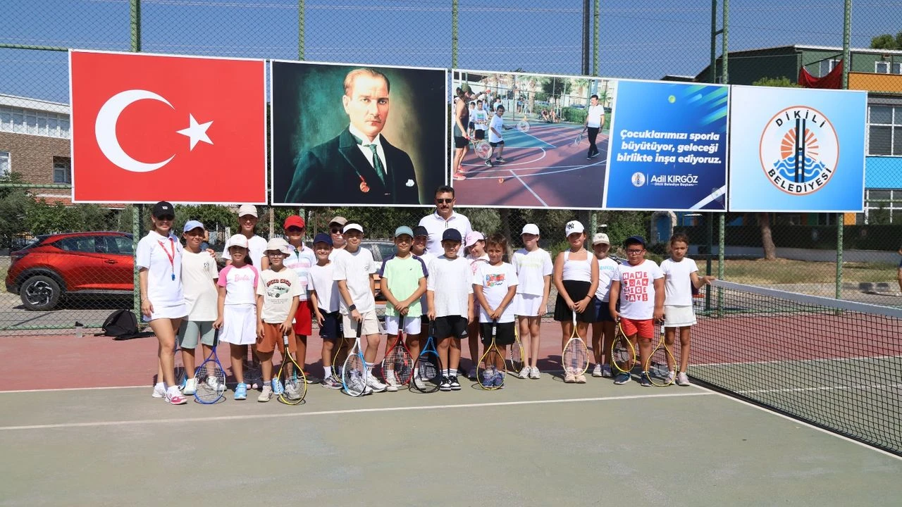 Dikili’de çocuklardan tenise yoğun ilgi