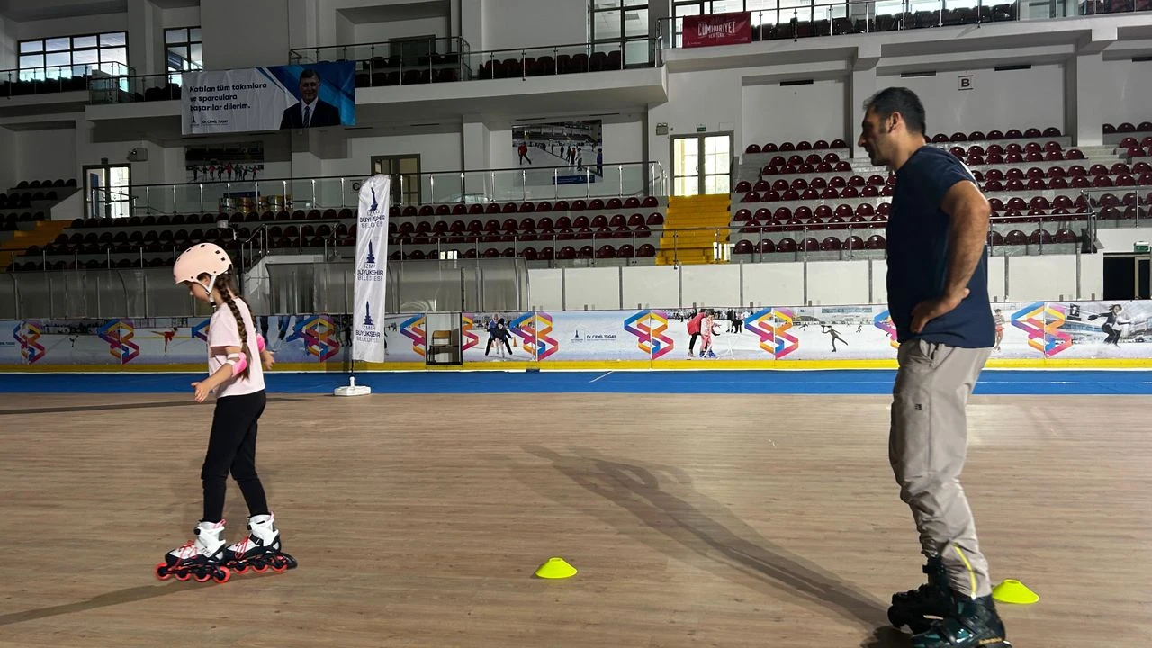 Büyükşehir’in tekerlekli paten kursunda kayıt zamanı