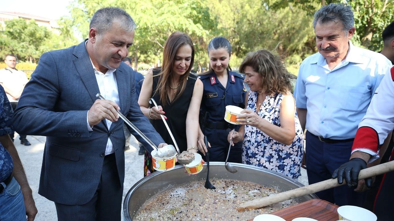 Karşıyaka’da geleneksel aşure buluşması