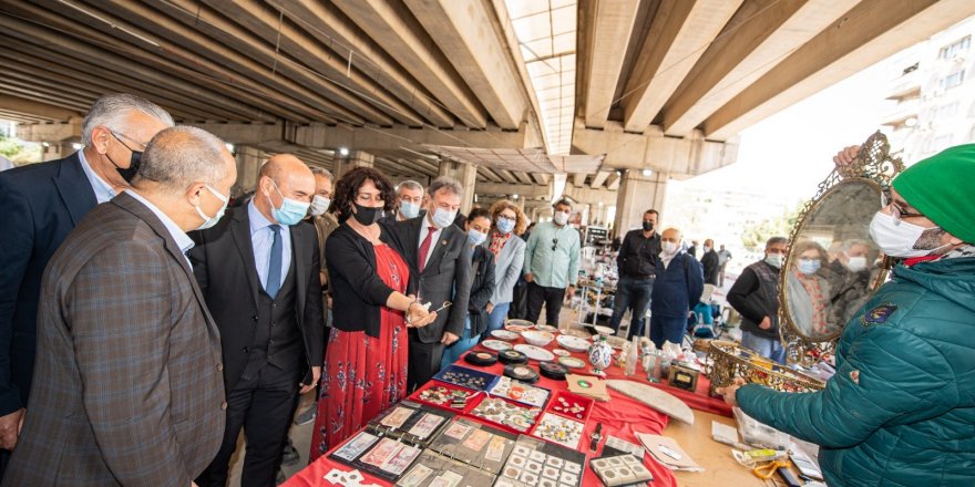 İduğ, Soyer çifti Bornova 2. El pazarını gezdi