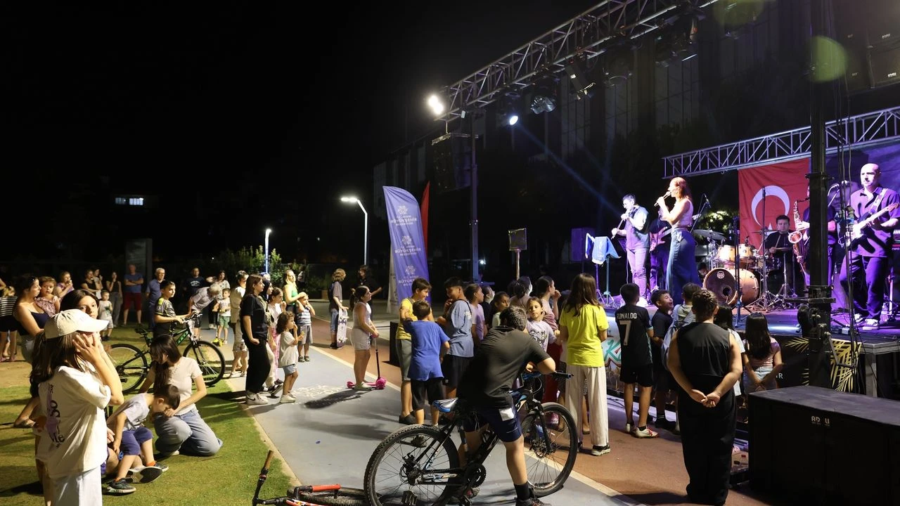 Aydın'da sanatın kalbi Mimar Sinan Parkı'nda attı