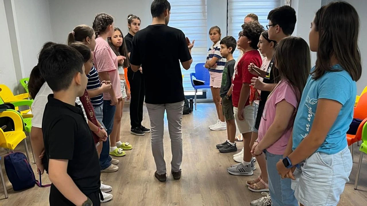 İzmir Çocuk Meclisi’nde ‘Akran Zorbalığı Eğitimi’