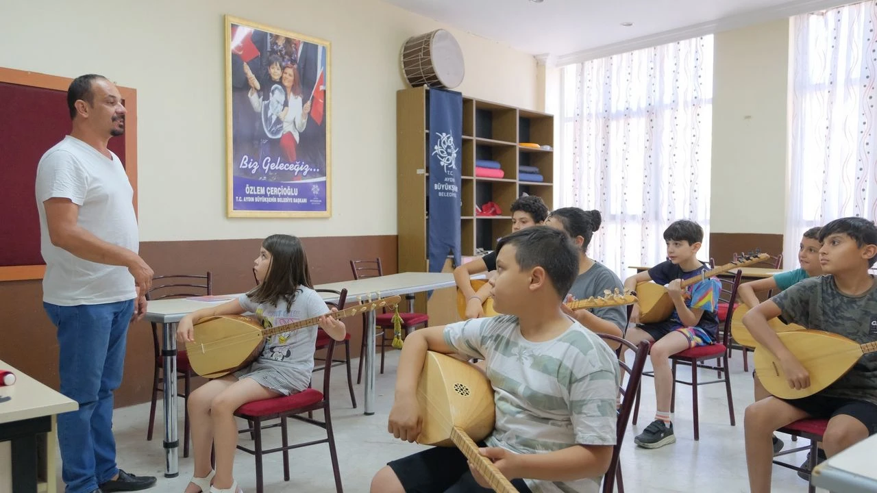 Aydın Büyükşehir'den gençlere kültürel destek!