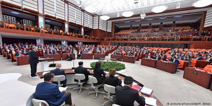 Yeni üç bakan TBMM’de yemin ederek görevlerine başladı