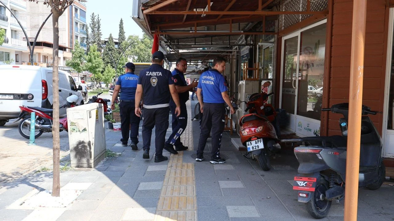 Büyükşehir’den Ahmetli’de kaldırım işgallerine denetim