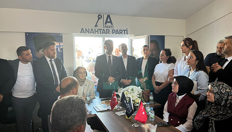 Etimesgut’ta MHP’den Anahtar Parti’ye Toplu Geçiş: 200’ü Aşkın İstifa