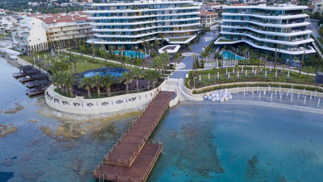 Çeşme’de otele ticaret kıyağından Azeriler çıktı!