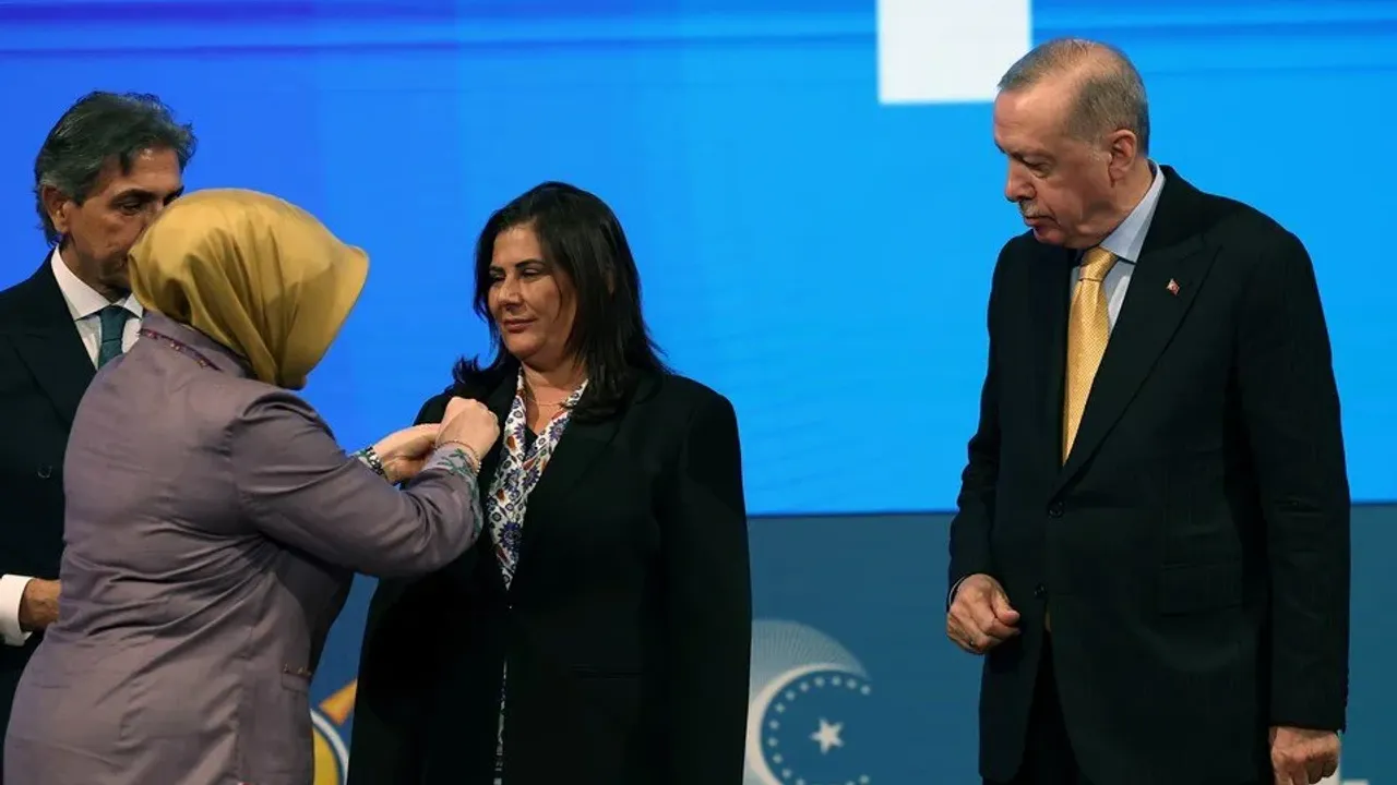 Özlem Çerçioğlu AK Parti’ye katıldı