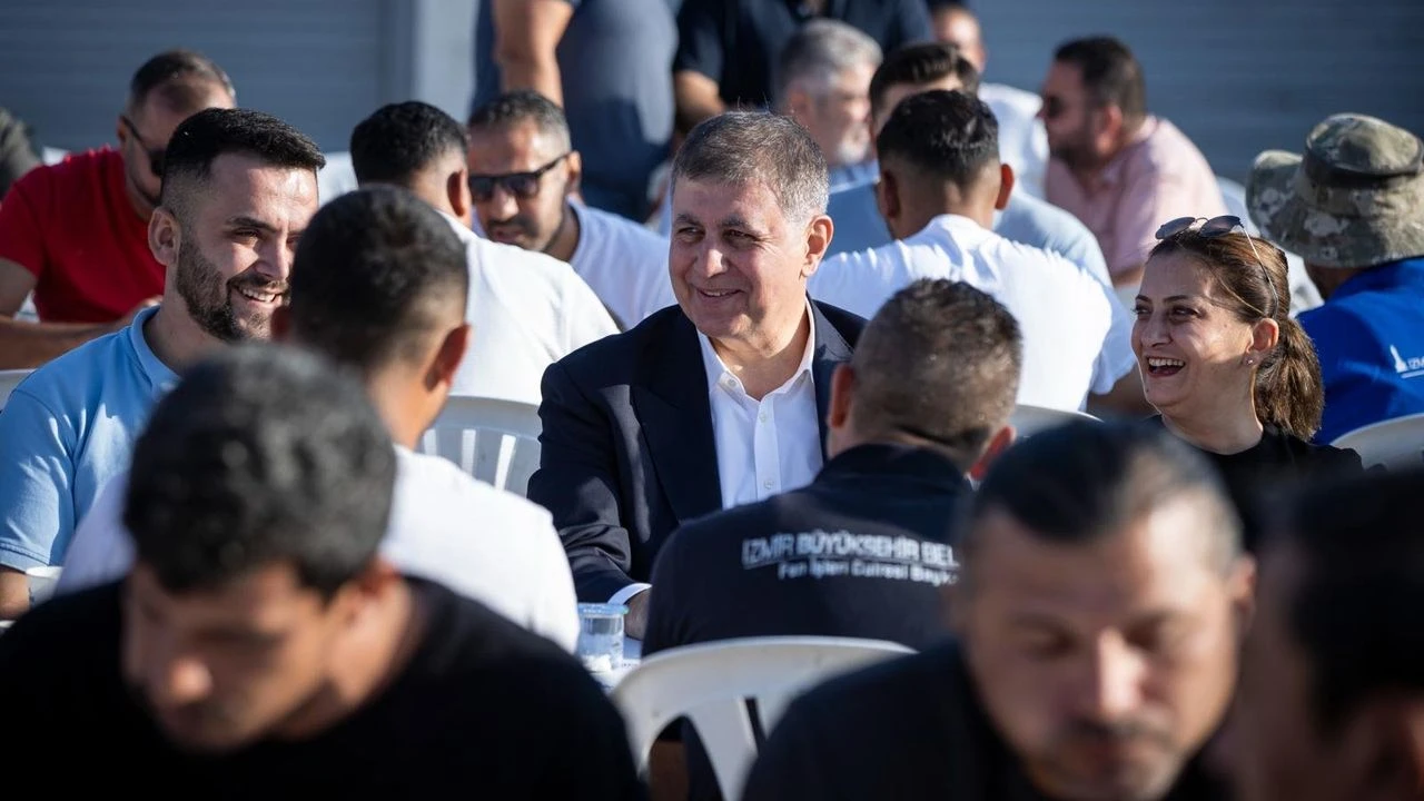 Başkan Tugay personelle buluştu: Bizden önemli görevler bekleyen bir şehir var!