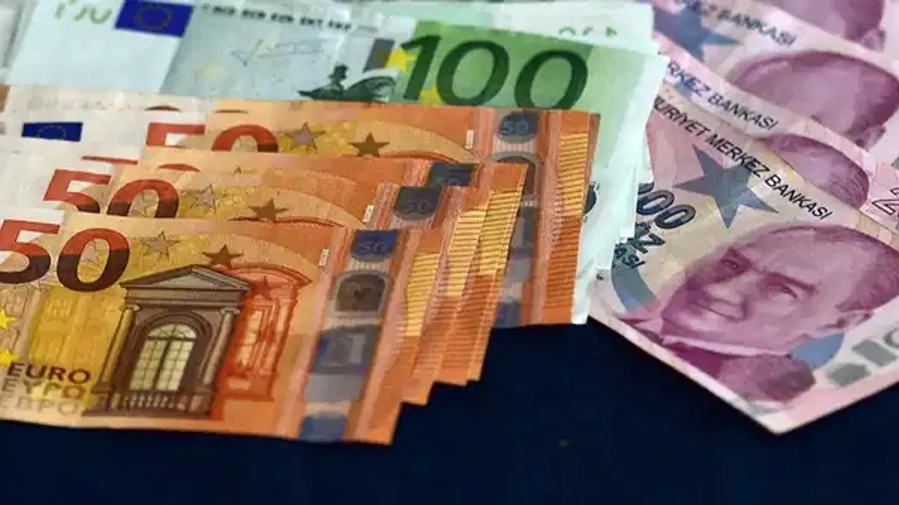 Türk Lirası'nda değer kaybı sürüyor: Euro rekor seviyeye dayandı!